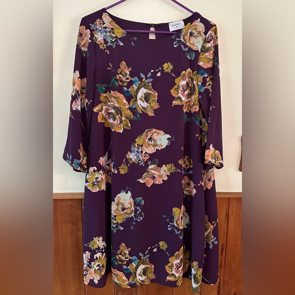 Everly casual, floral shift dress. 3/4 length sleeves. Size M. Fully lined.